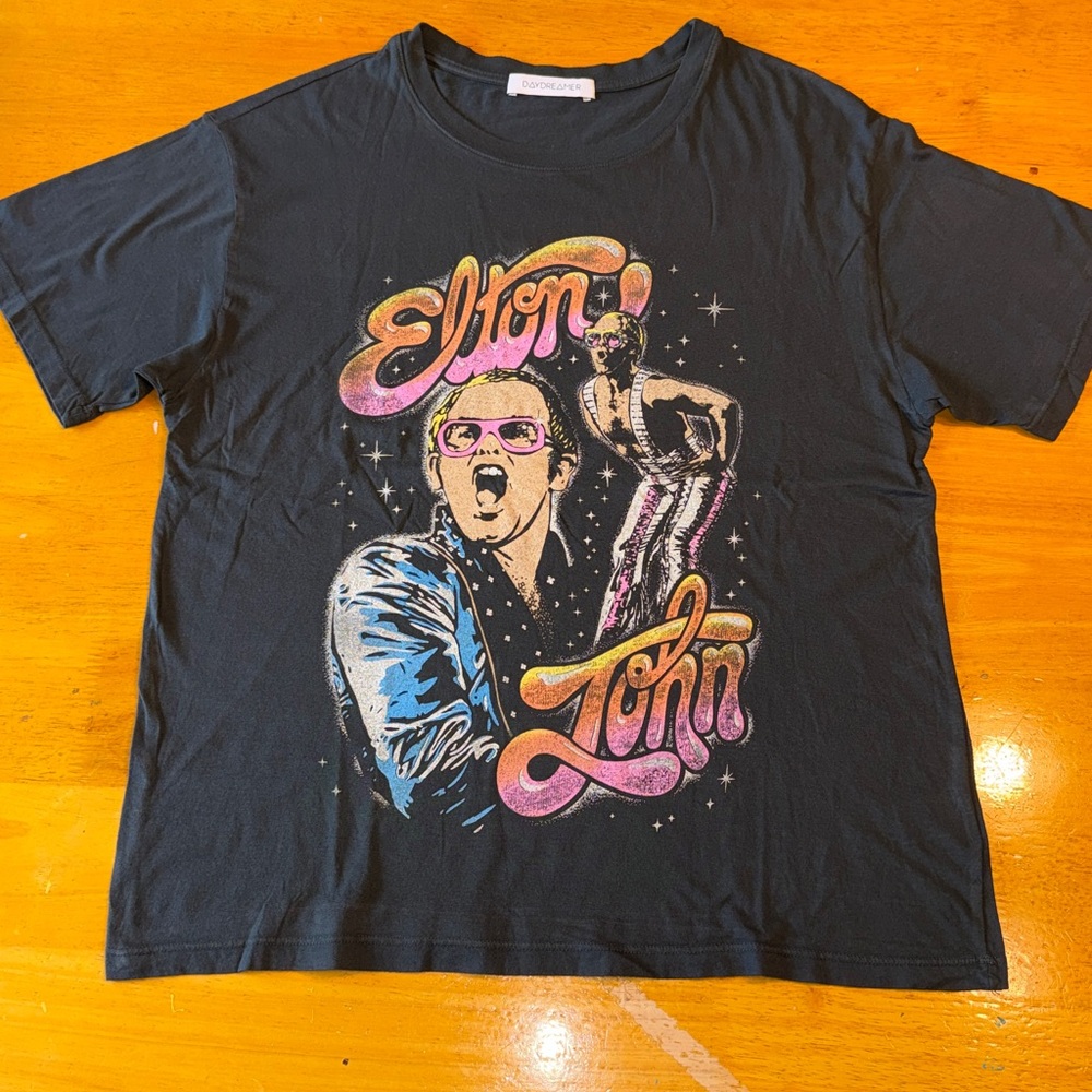 Daydreamer Elton John t-shirt. Size Small